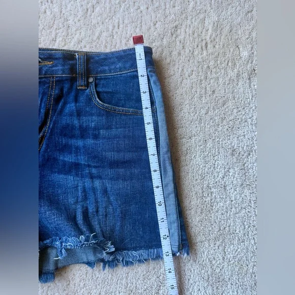 CAbi Women's Blue Jean Shorts with Frayed Hem. Size 4 - Picture 8 of 9